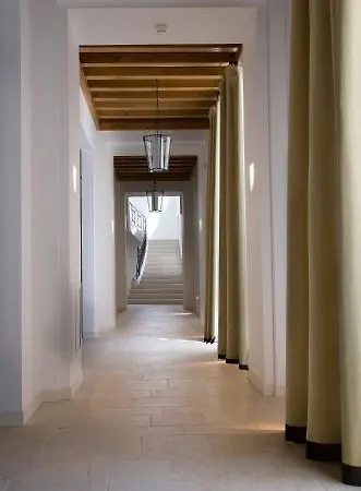College Des Doctrinaires, Hotel, Et