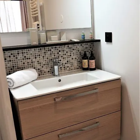 College Des Doctrinaires, Hotel, Et فندق