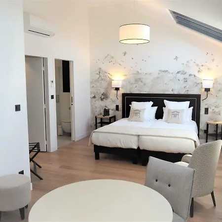 College Des Doctrinaires, Hotel, Et فندق