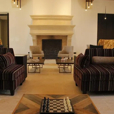 College Des Doctrinaires, Hotel, Et فندق