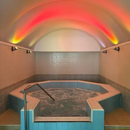 College Des Doctrinaires, Hotel, Et Otel 4*