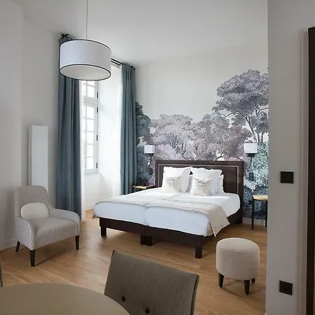 College Des Doctrinaires, Hotel, Et ليكتور