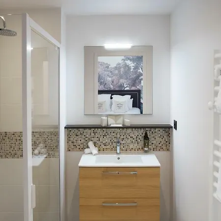 College Des Doctrinaires, Hotel, Et فندق ليكتور