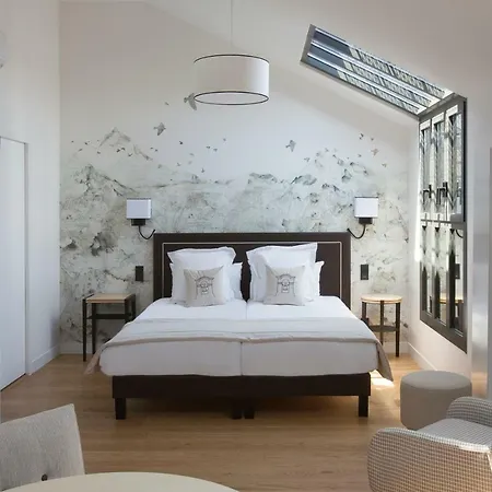 College Des Doctrinaires, Hotel, Et