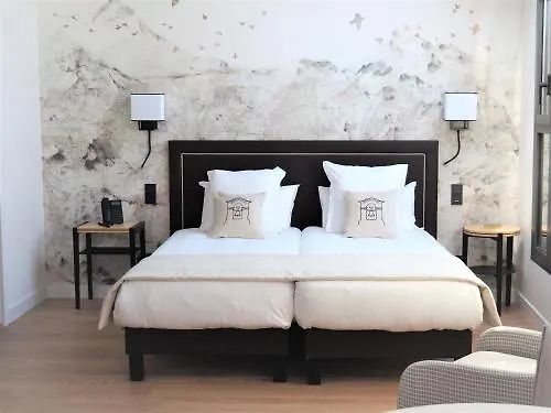 College Des Doctrinaires, Hotel, Et