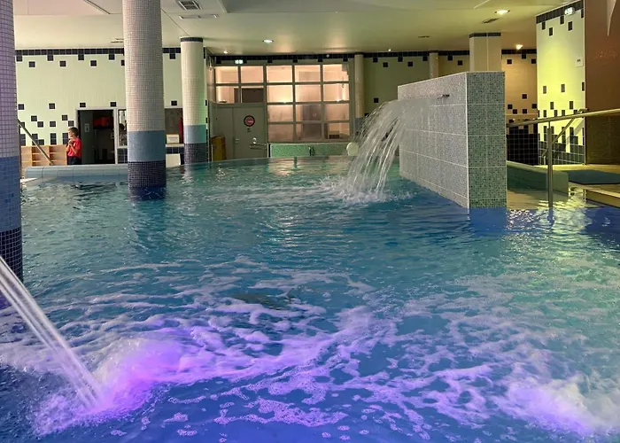 College Des Doctrinaires, Hotel, Et 雷克图尔