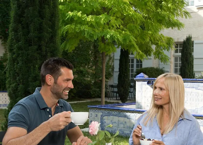 College Des Doctrinaires, Hotel, Et 雷克图尔