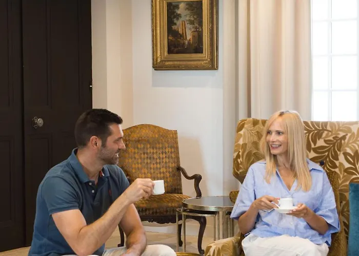 College Des Doctrinaires, Hotel, Et 酒店