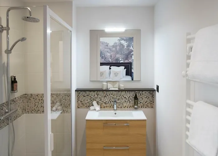 College Des Doctrinaires, Hotel, Et Отель Лектур